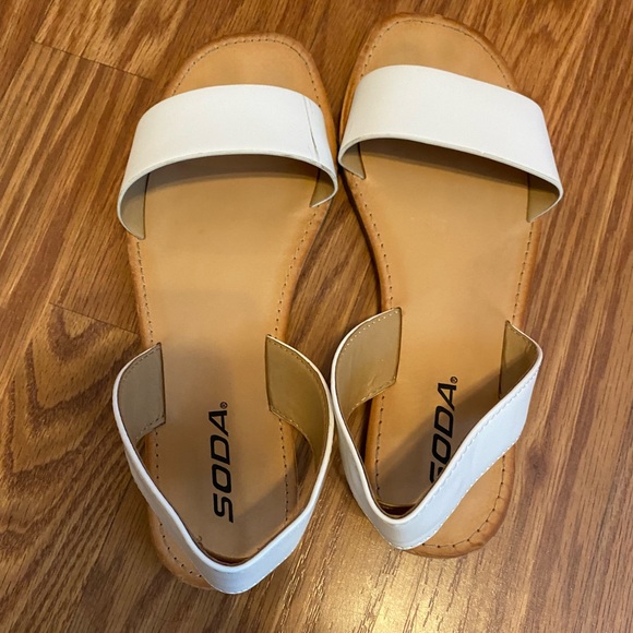 Size 7 women’s sandals - Picture 2 of 2